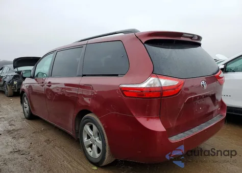 2015 Toyota Sienna Le z USA, uszkodzony, nr VIN 5TDKK3DC9FS573073